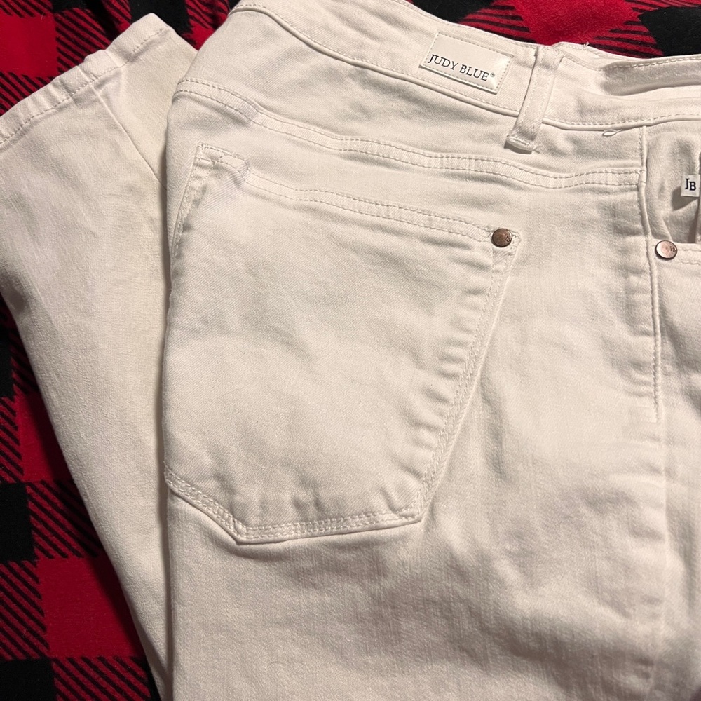 Judy Blue White Capri